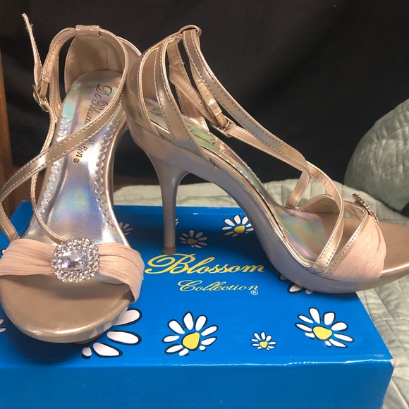 De Blossom High Heels in Nude Satan - Picture 2 of 6